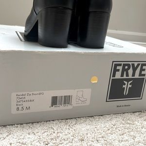 Frye Kendall Zip Short Booties - 8.5M